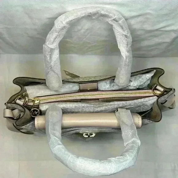 Michael Kors Hamilton Bag - Picture 3 of 3